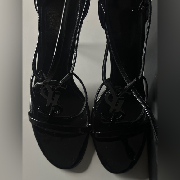 Saint Laurent
Opyum YSL Patent Ankle-Strap Sandals, black, size 42 - Picture 11 of 11